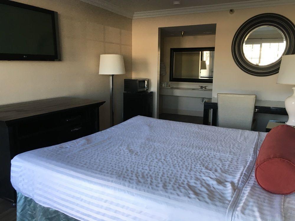 The Dixie Orange County Hotell Stanton Exteriör bild