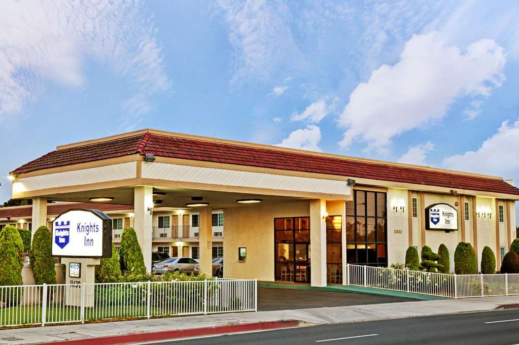 The Dixie Orange County Hotell Stanton Exteriör bild